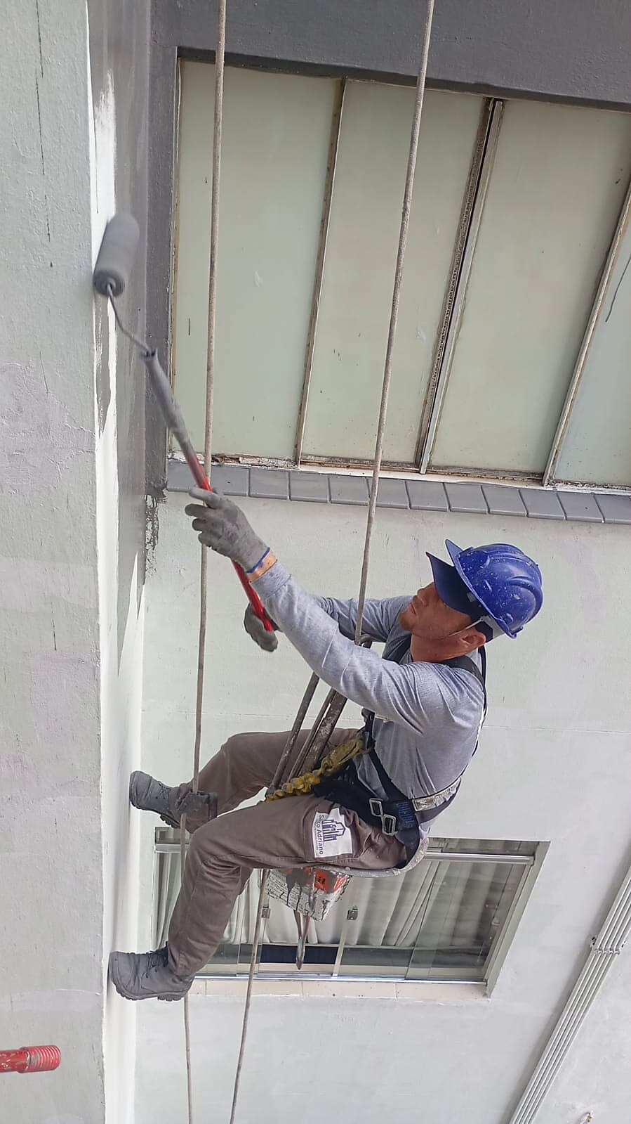 Pintura com plataforma elevatória